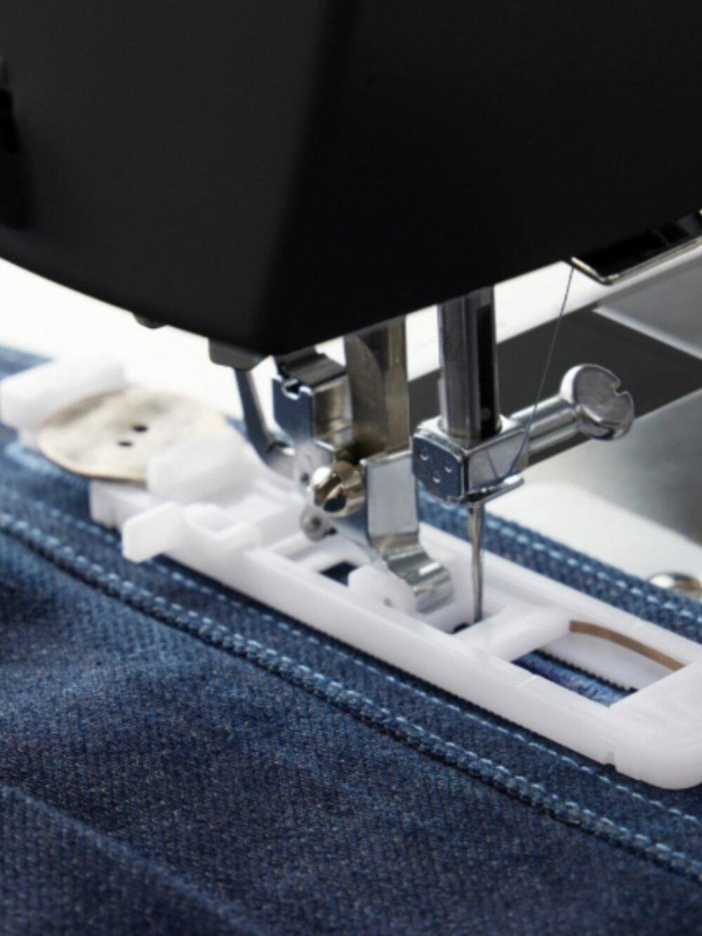 SINGER Heavy Duty 8832 Sewing Machine, Black - Picture 3 of 8